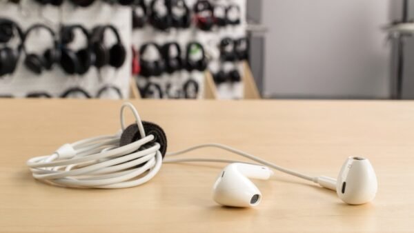 Experience High-Quality Sound with Apple Earphones – Top Features & Review