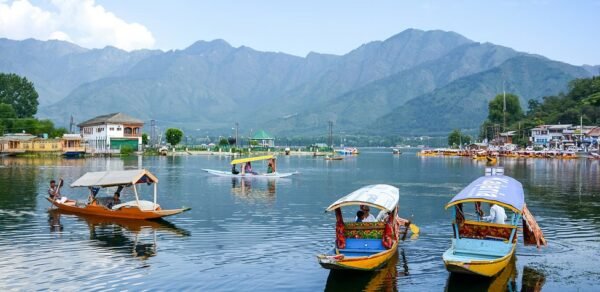 A Traveller’s Guide to the Scenic Beauty of Srinagar for Bangalore Visitors